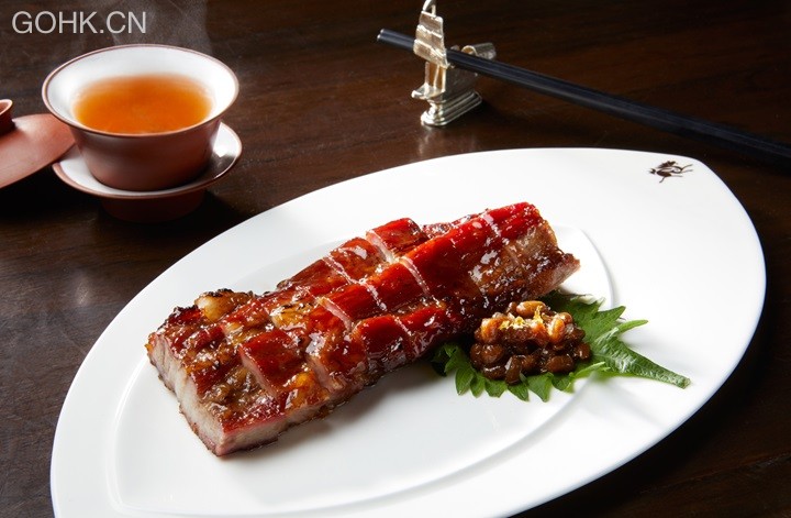 嘉麟楼饭店的匈牙利曼加利察烟熏烤猪肉。(© 香港半岛酒店/嘉麟楼饭店)